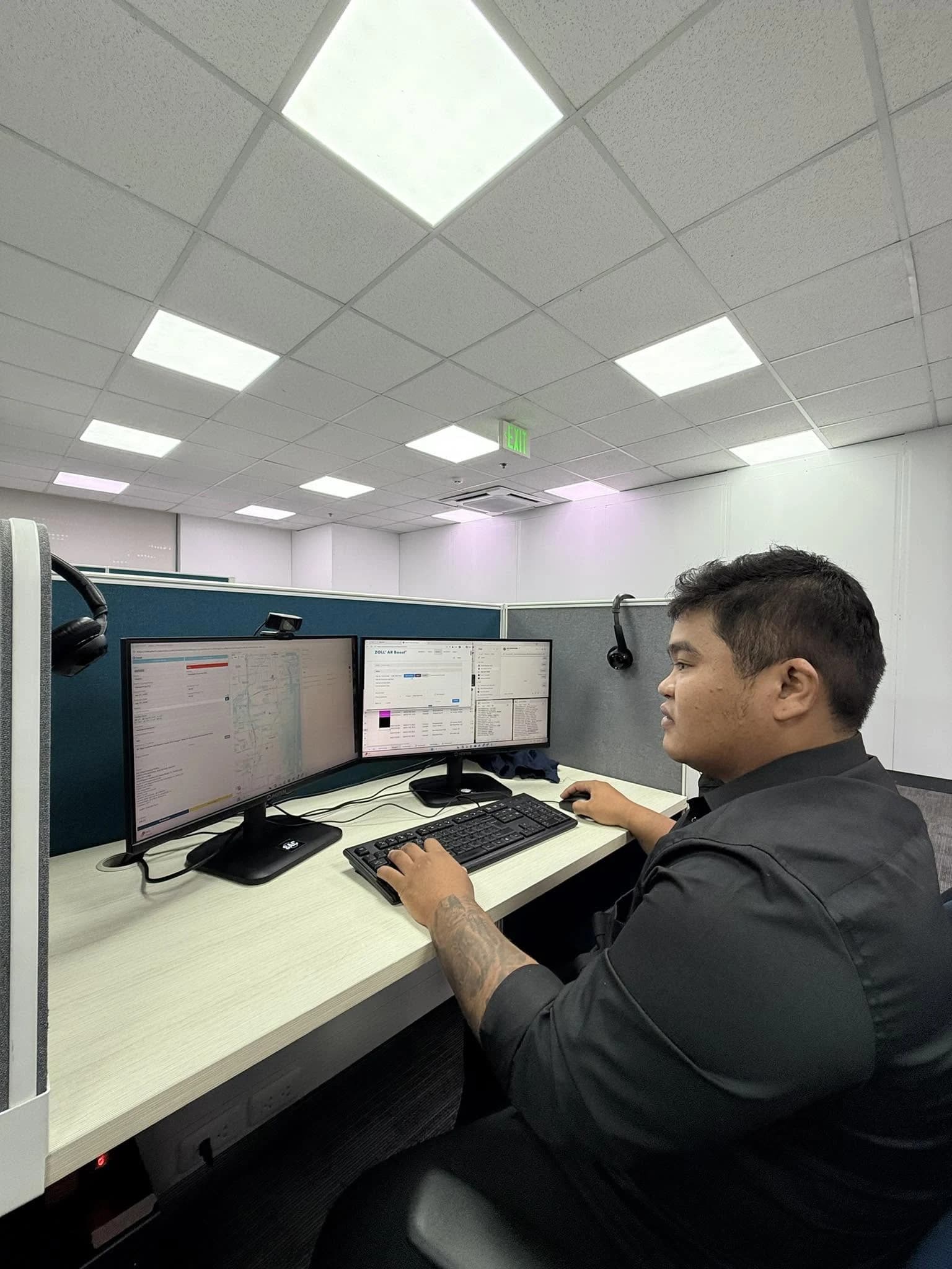 XIGNEX agent at dual-monitor workstation — focused and professional